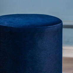 Pouf In Blauw Fluweel En Houten Basis 14 Pouf In Blauw Fluweel En Houten Basis -LeenBakker Winkel 0e93f6bca3b04521adebdfdb4d7ea254