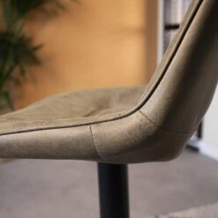 Industriële Barkruk Keston Groen - Zithoogte 59 Cm - Stof - Groen -LeenBakker Winkel 1000042398 0103