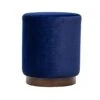Pouf In Blauw Fluweel En Houten Basis 1 Pouf In Blauw Fluweel En Houten Basis -LeenBakker Winkel 1000116289