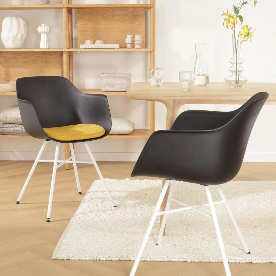 Nolon Noa-Liz Eetkamerstoel Zwart - Okergeel Kussen - Witte Poten 8 Nolon Noa-Liz Eetkamerstoel Zwart - Okergeel Kussen - Witte Poten - Afbeelding 6