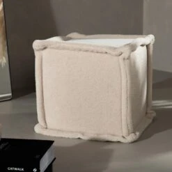 Fjôrd Poef Wit Bouclé - 40x40x38cm - Scandinavisch - Poef Castine -LeenBakker Winkel 62433e4a315647efba77197d7b392bb1