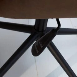 Industriële Draaibare Bureaustoel Novan Taupe - 52x57x87 Cm - Stof - Taupe -LeenBakker Winkel f538e5f83bd74113aa0a19c9056344df